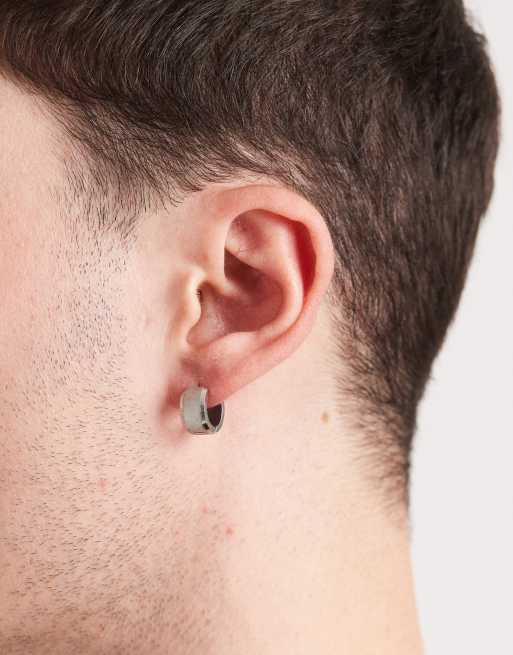 ASOS DESIGN – Silberfarbene Creolen aus wasserfestem Edelstahl mit abgeschrägter, gebürsteter Oberfläche, 3 von 3