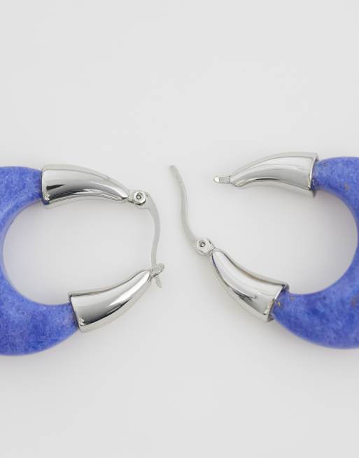 ASOS DESIGN – Silberfarbene Creolen mit blauem Schmuckstein, 5 von 5