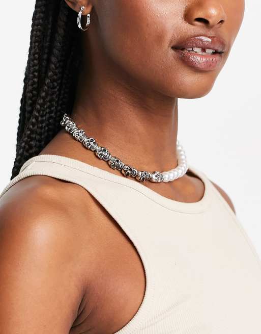 ASOS DESIGN – Silberfarbene Halskette mit Totenkopf- und Kunstperlen