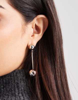 ASOS DESIGN - Silberfarbene Ohrhänger in schlichtem 3D-Kugeldesign