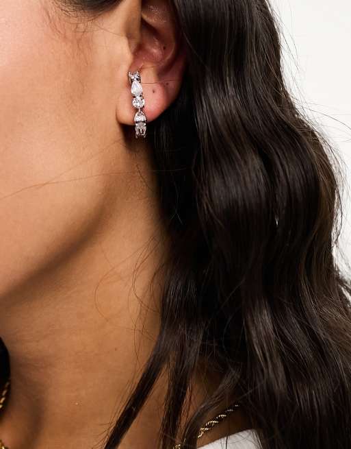 ASOS DESIGN – Silberfarbene Ohrmanschetten mit T-Steg und Zirkonia