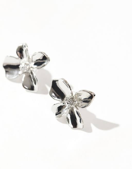 ASOS DESIGN – Silberfarbene Ohrstecker mit kleinem Blumen-Design, 4 von 4
