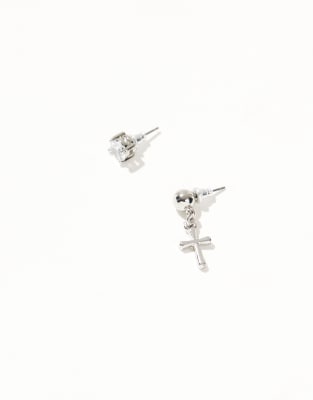 ASOS DESIGN – Silberfarbener Kristallstein-Ohrstecker und Ohrring mit Kreuzanhänger - view 1