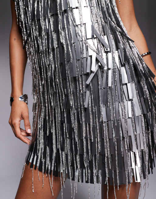 ASOS DESIGN – Silberfarbenes Minikleid mit Fransenverzierung und Schulterpolstern, 3 von 4