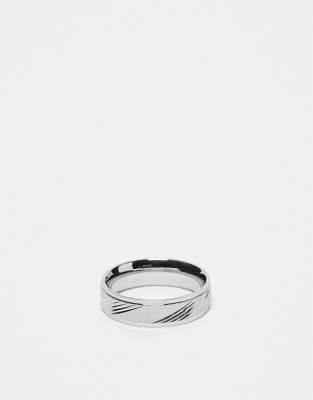ASOS DESIGN – Silverfärgad, borstad bandring i vattentåligt, rostfritt stål med spårad design - view 1