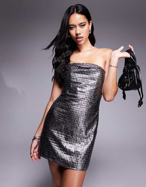 ASOS DESIGN – Silverfärgad, folierad miniklänning med bandeau-ringning och textur - view 1