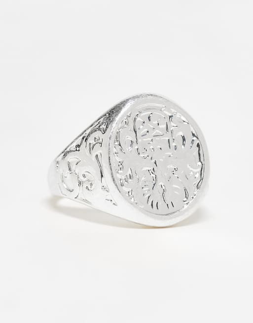 ASOS DESIGN – Silverfärgad klackring med präglat mynt, 3 av 3