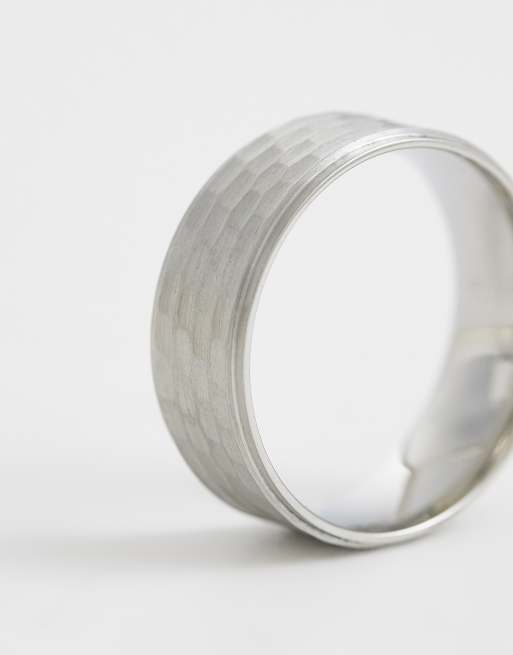 ASOS DESIGN – Silverfärgad, stilren ring i vattentåligt, rostfritt stål med textur, 2 av 3