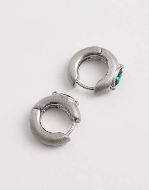 ASOS DESIGN – Silverfärgade, borstade, grova, små creoler med smaragdgröna stenar, 4 av 4