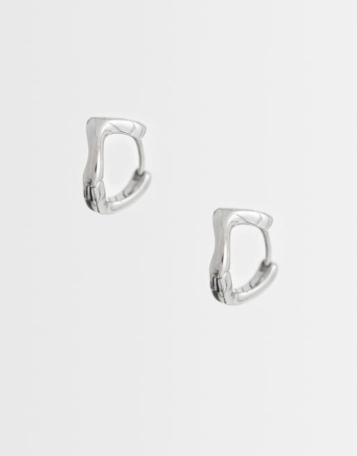 ASOS DESIGN – Silverfärgade creoler i vattentåligt, rostfritt stål med oval, smält design, 3 av 4