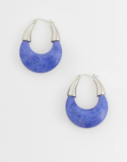 ASOS DESIGN – Silverfärgade creoler med blå fusksten, 2 av 5