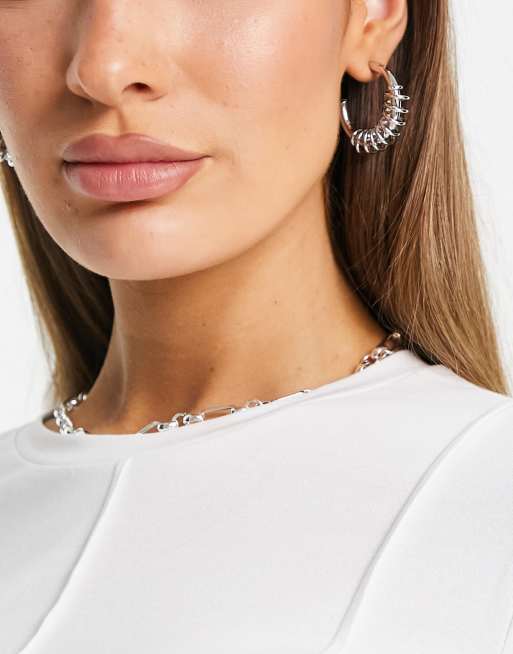 ASOS DESIGN – Silverfärgade creoler med vajerdesign