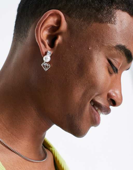 ASOS DESIGN – Silverfärgade, diamantformade stiftörhängen med pärlor