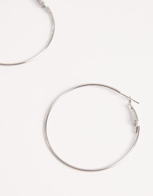 ASOS DESIGN – Silverfärgade, enkla, små creoler i vattentåligt, rostfritt stål, 2 av 3