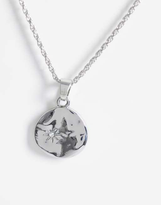 ASOS DESIGN – Silverfärgade halsband med fuskpärlor och mynthänge, 2-pack, 4 av 4