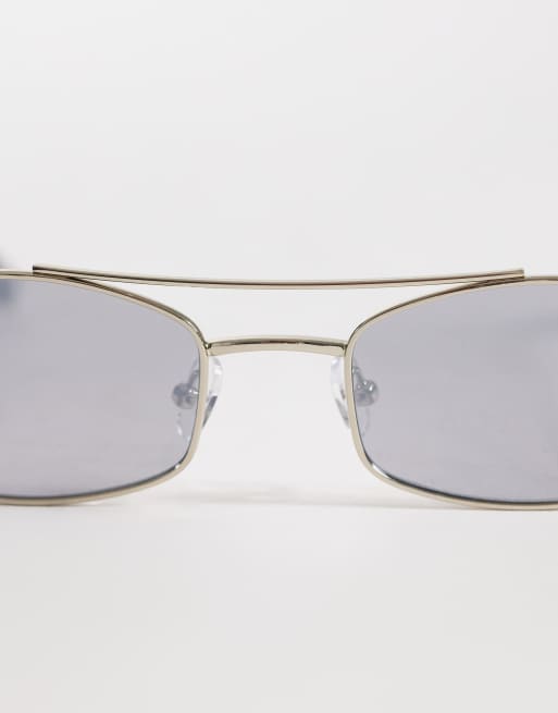 ASOS DESIGN – Silverfärgade, rektangulära solglasögon med metallbågar och rökfärgade spegelglas, 2 av 3