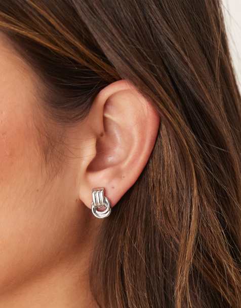 ASOS DESIGN – Silverfärgade, små örhängen med dörrklappsdesign - view 1