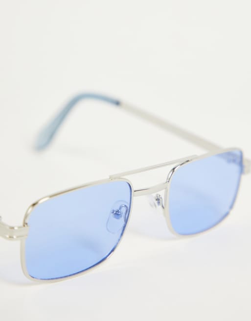 ASOS DESIGN – Silverfärgade, små solglasögon i fyrkantig 90-talsstil med blå glas, 2 av 4