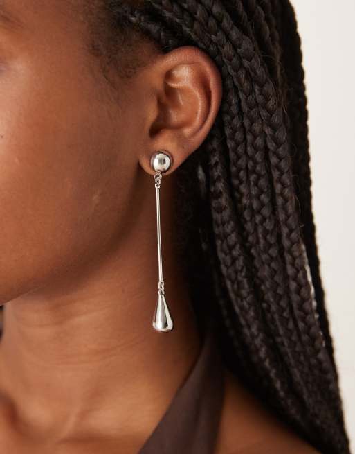 ASOS DESIGN – Silverfärgade stiftörhängen med droppformade hängen