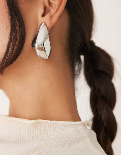ASOS DESIGN – Silverfärgade, stora, droppformade örhängen med vinklad design - view 1