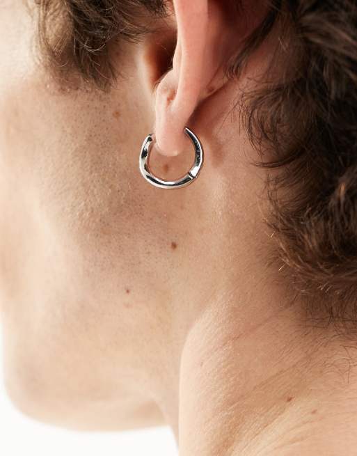 ASOS DESIGN – Silverfärgade, vågformade creoler med smält design, 3 av 3