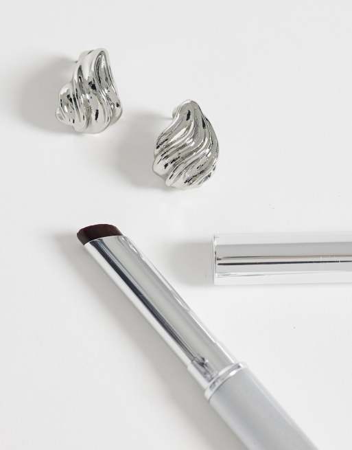 ASOS DESIGN – Silverfärgade, vardagliga stiftörhängen med droppformad design, 2 av 4