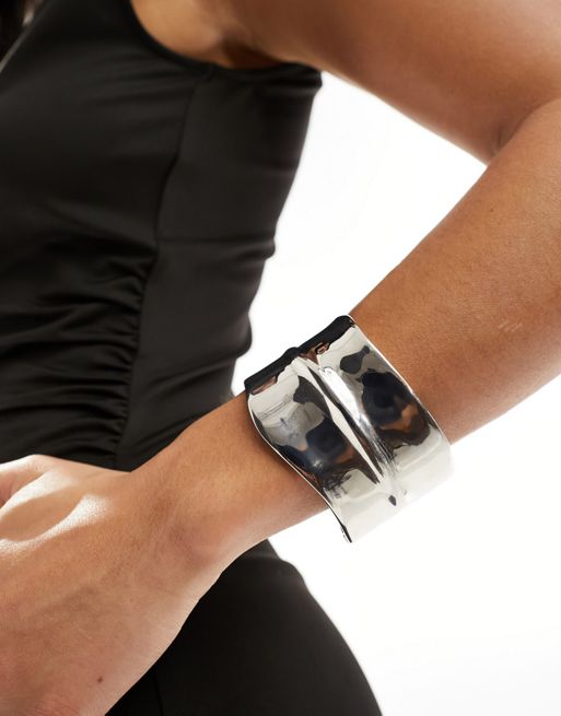 FhyzicsShops DESIGN – Silverfärgat armband med smält design