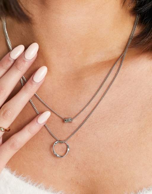 ASOS DESIGN – Silverfärgat halsband i flera rader med pärla och ring i tvinnad design
