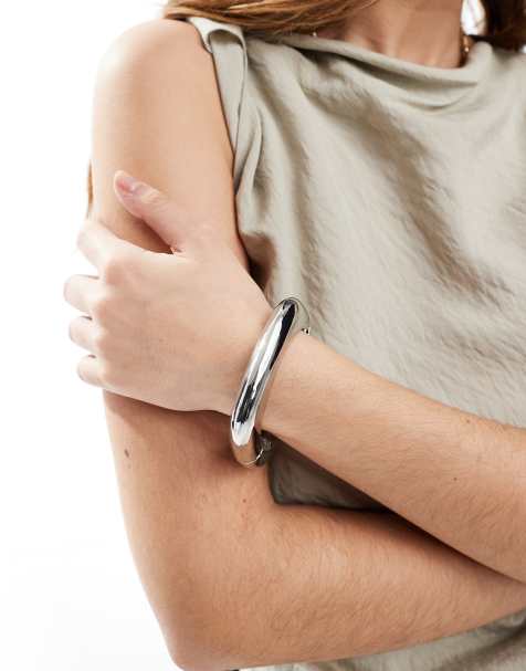 ASOS DESIGN – Silverfärgat, stelt armband med fyrkantig design - view 1