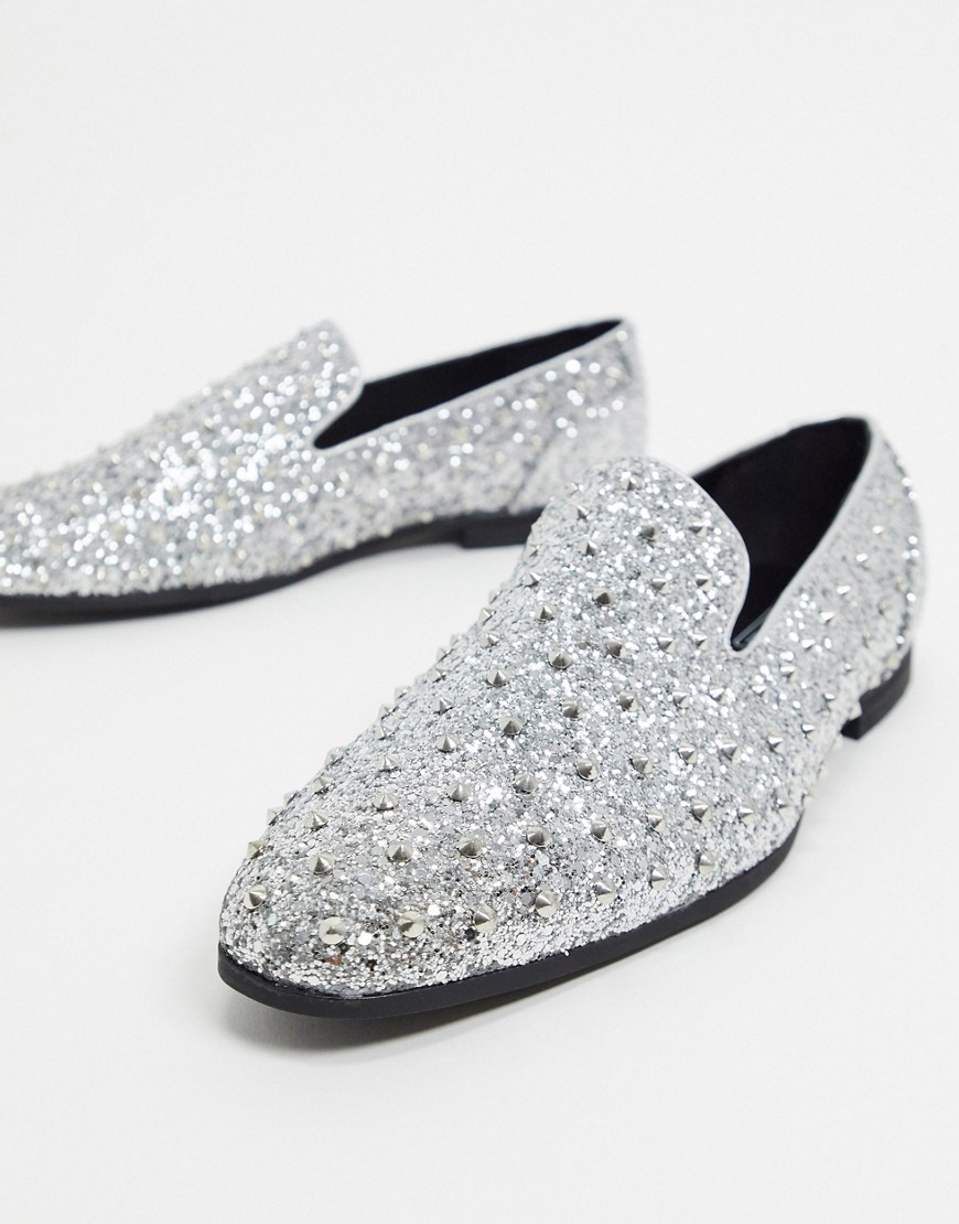 ASOS DESIGN – Silverglittriga loafers med nitar