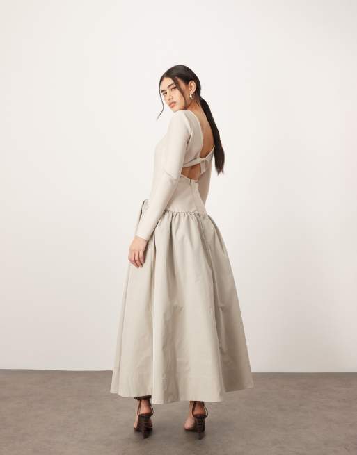 ASOS DESIGN – Silvergrå maxiklänning med sänkt midja, långa ärmar och kontrasterande kjol, 2 av 4