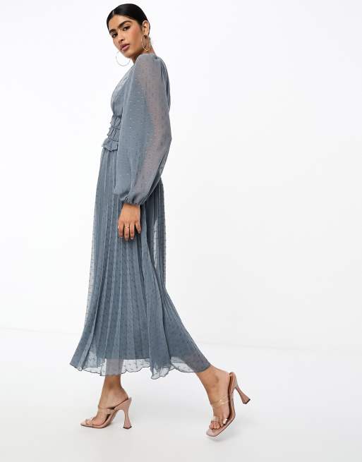 ASOS DESIGN – Silvergrå, plisserad midiklänning av metallisk dobbyväv med knäppning och rynkad midja, 4 av 4
