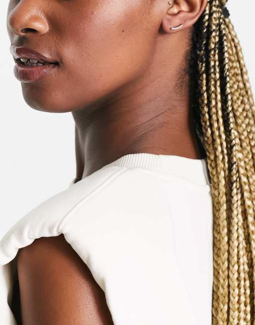 ASOS DESIGN – Silverpläterade öronklättrar- örhängen med kurvig strassdesign, 2 av 4