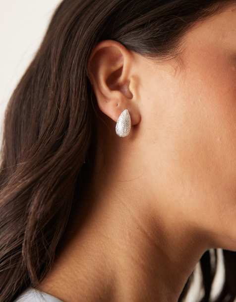 ASOS DESIGN – Silverpläterade, små kupolformade stiftörhängen med struktur - view 1