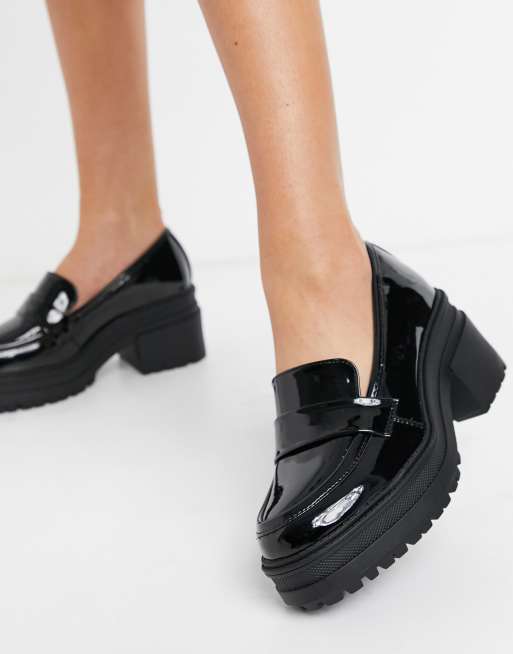 ASOS DESIGN – Simone – Loafer mit dicker Sohle und mittelhohem Blockabsatz in Schwarz lackiert