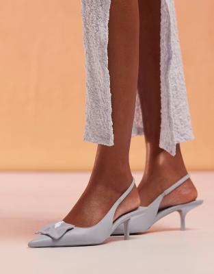 ASOS DESIGN - Sizzle - Schuhe in Blau mit Verzierung, Fersenriemen und Kitten-Heel-Absatz