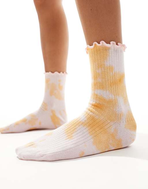 ASOS DESIGN – Skarpetki do kostki z falbanką we wzór tie dye