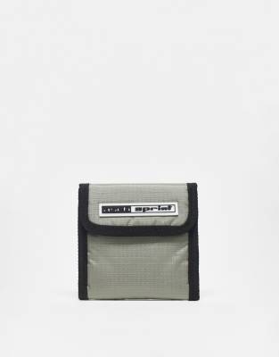 ASOS DESIGN skate wallet in textured grey with badge - ASOS Price Checker