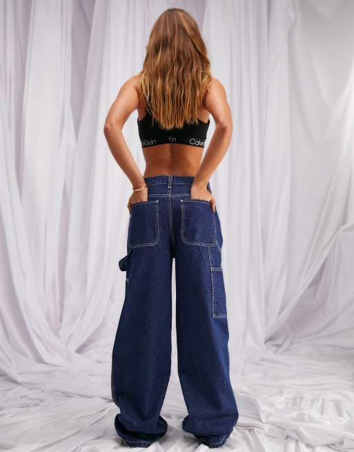 ASOS DESIGN – Skater-Jeans aus Baumwollmix in kräftigem Blau – MBLUE