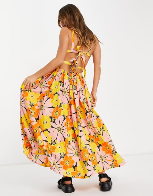 ASOS DESIGN – Skater-Midikleid in Gelb mit auffälligem Blumenmuster und Riemchendesign