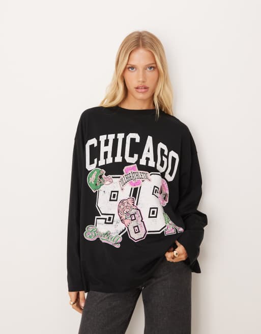 ASOS DESIGN - Skater T-shirt met lange mouwen en Chicago sportprint in zwart