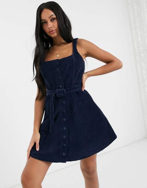 ASOS DESIGN – Skaterkleid aus Cord in Marine