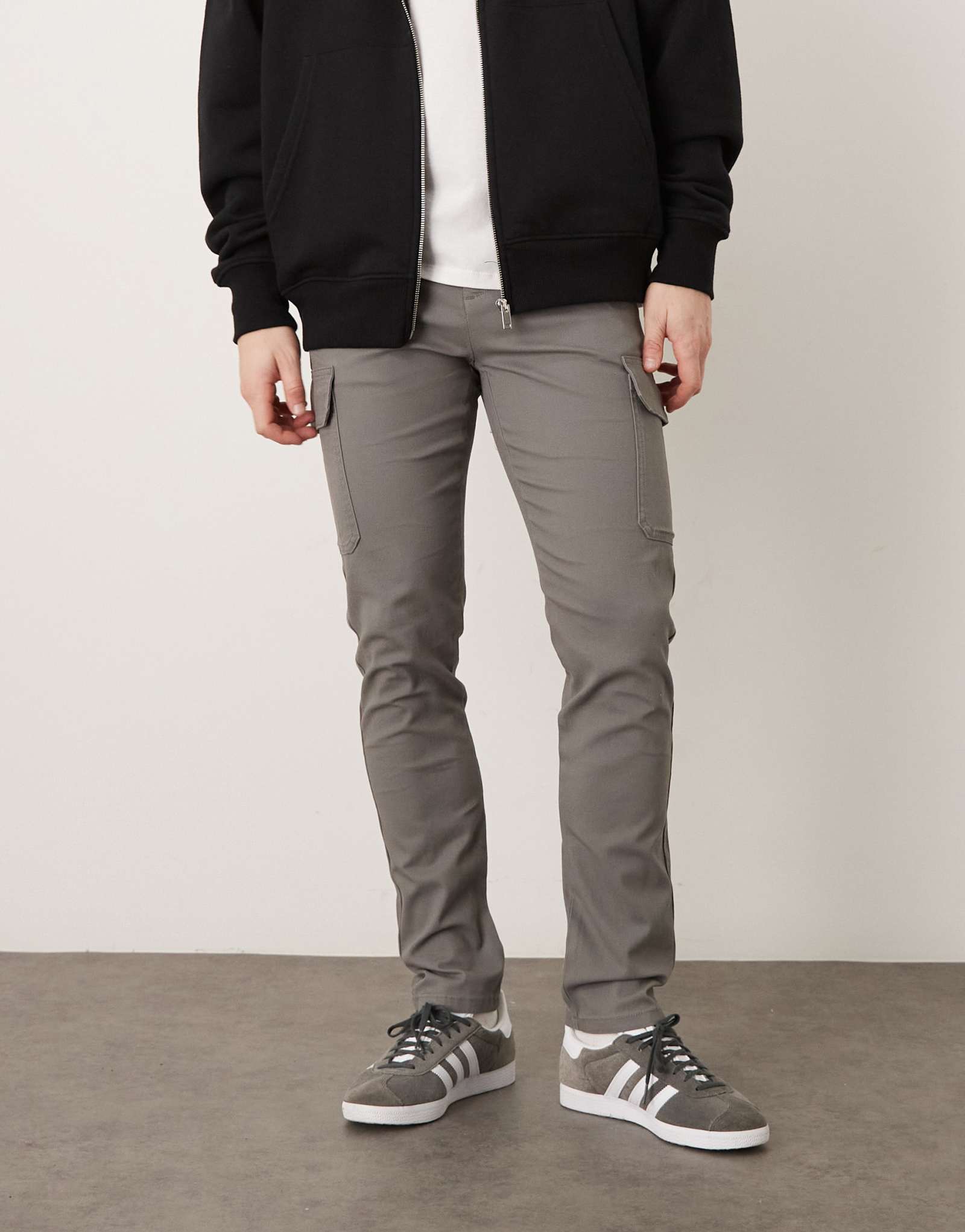 Дизайнерские узкие брюки-карго ASOS цвета древесного угля