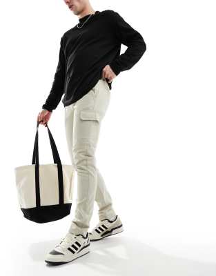 ASOS DESIGN skinny cargo trousers in stone-Neutral