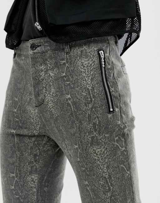 ASOS DESIGN skinny cropped trousers in snakeskin with zip pockets, 3 of 4