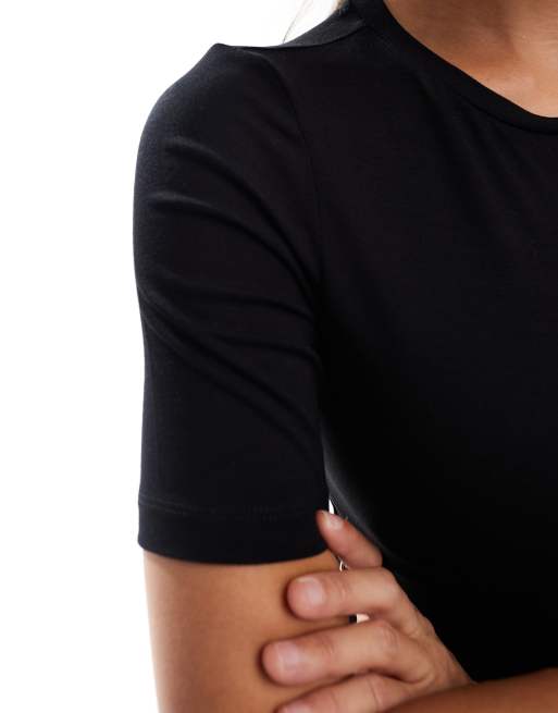 ASOS DESIGN - Skinny-fit bodysuit in T-shirtlook in zwart, 4 van 4