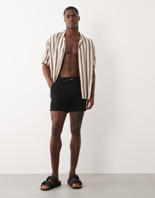 ASOS DESIGN – Skinny-Fit-Chino-Shorts in Schwarz mit kürzerer Länge, 2 von 5