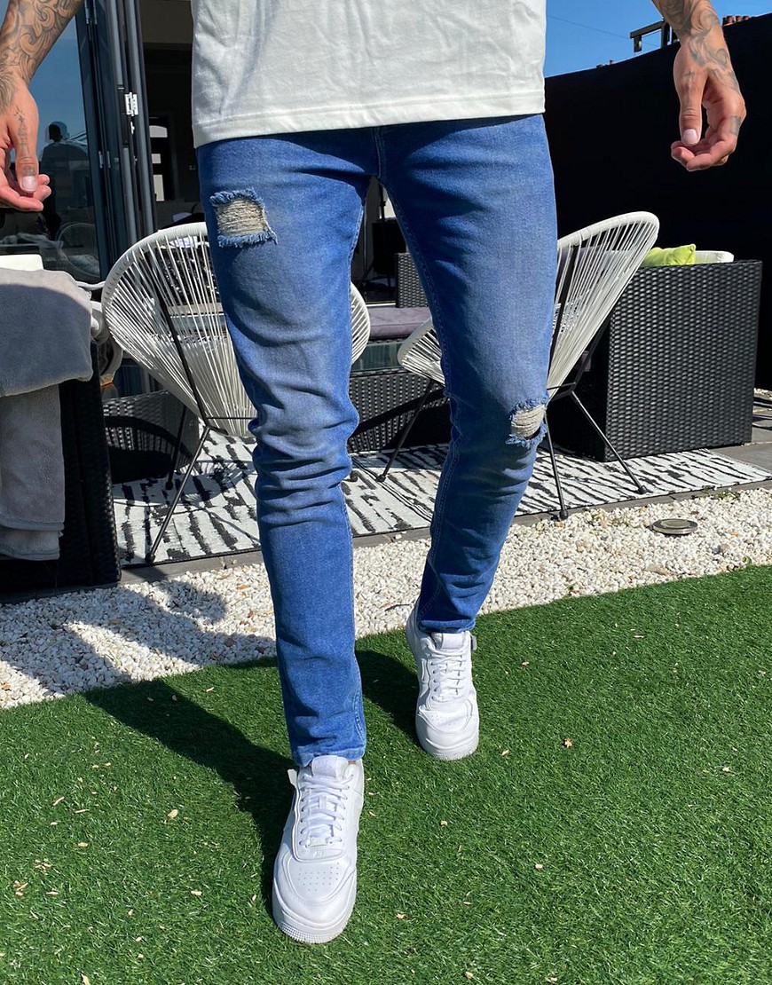 ASOS DESIGN - Skinny jeans in felblauw met slijtplekken