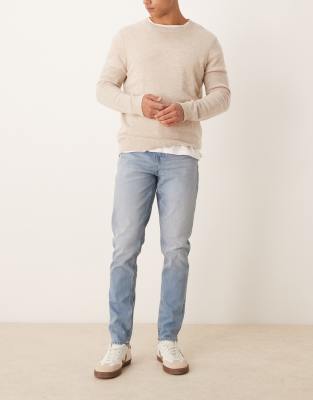 skinny jeans in light wash blue