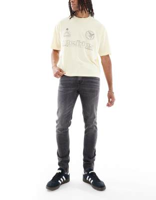 skinny jeans in washed black